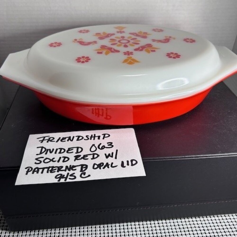 Vintage Pyrex Friendship #063 Divided with opal patterned lid